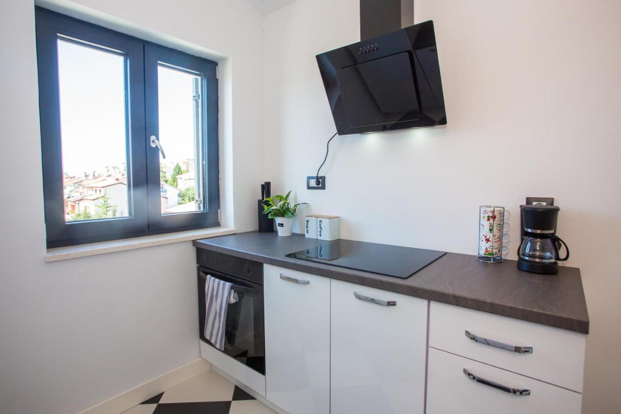 Black & White Apartment Ровинь Экстерьер фото