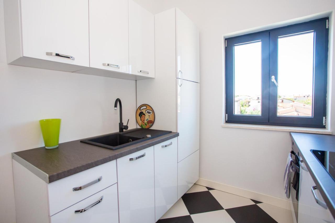 Black & White Apartment Ровинь Экстерьер фото