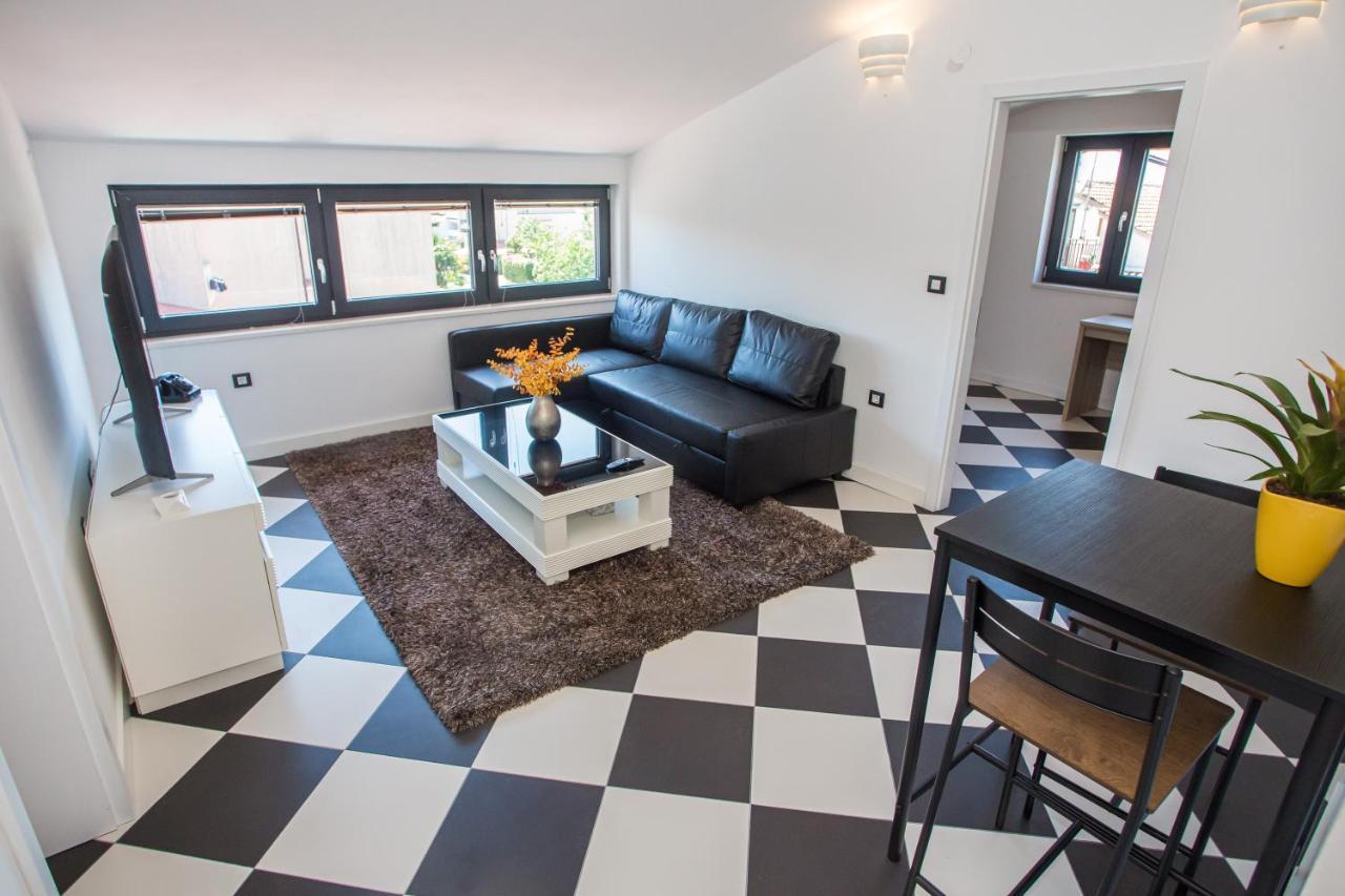 Black & White Apartment Ровинь Экстерьер фото