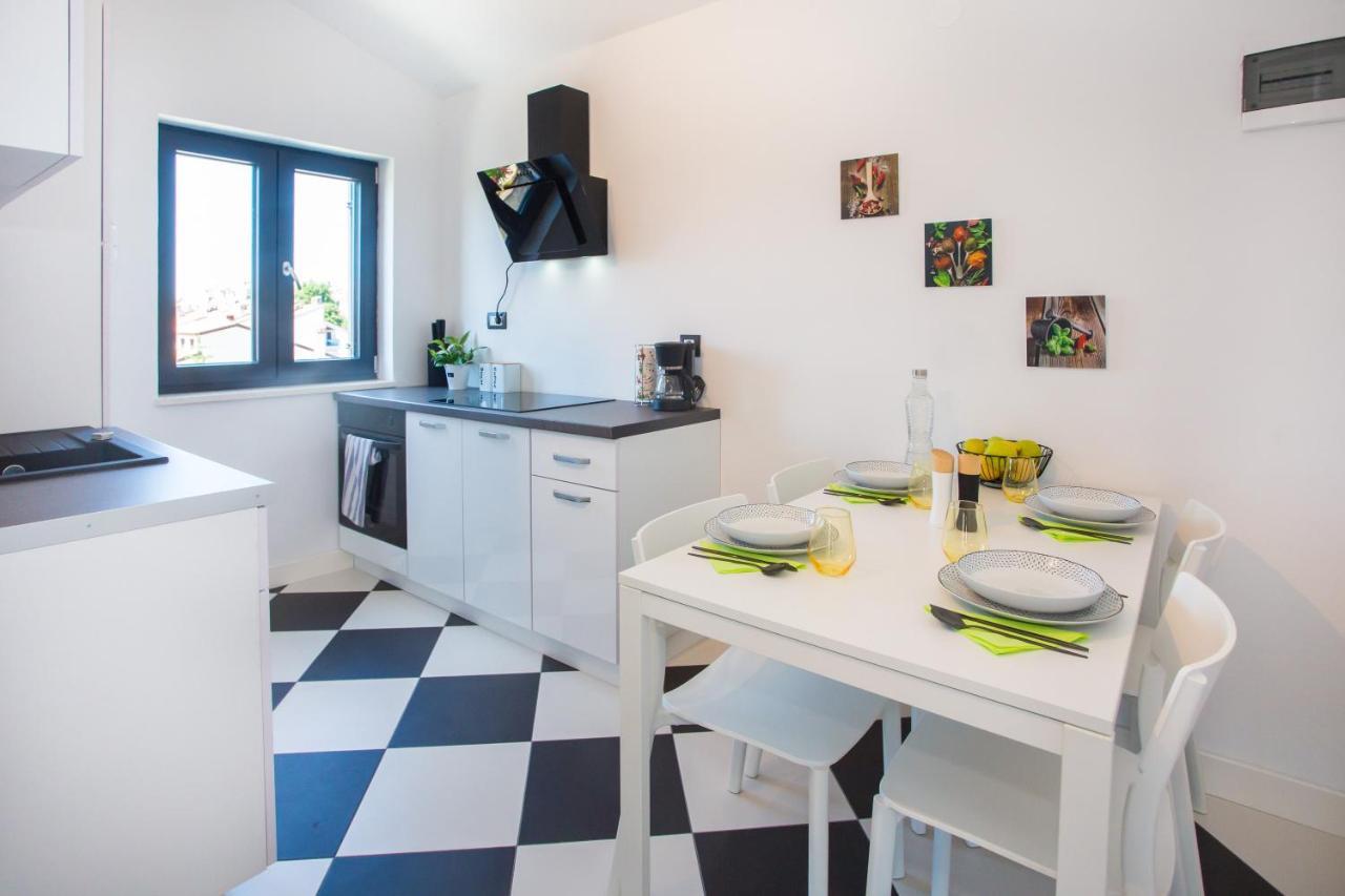 Black & White Apartment Ровинь Экстерьер фото